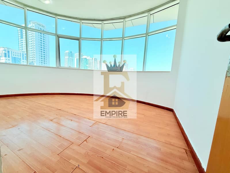 Bright apartment with full sea view-free parking-easy access to Dubai