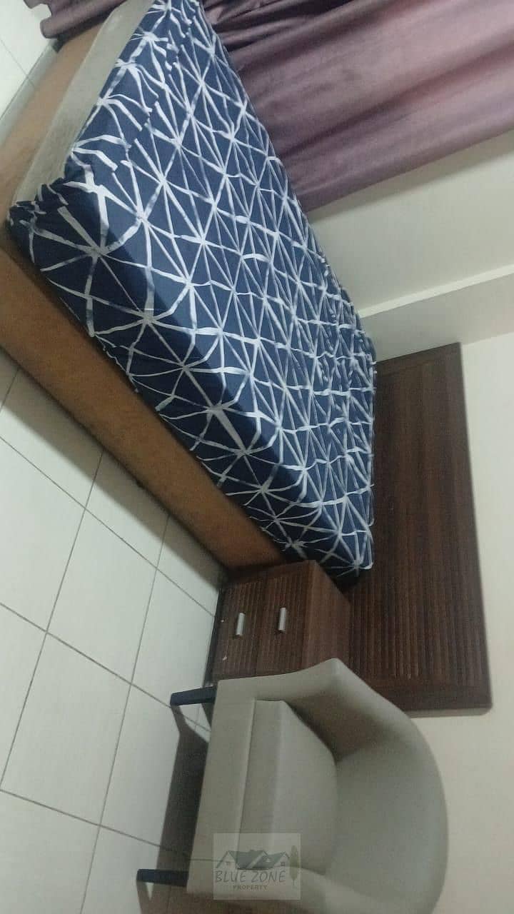 Monthly basis studio flat available rent 2000 family Bulding near park