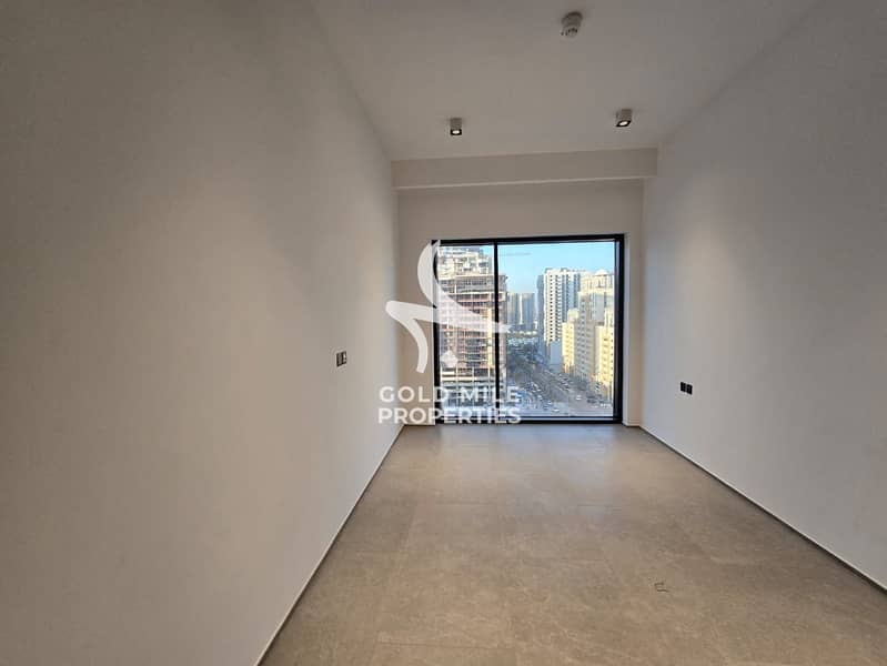 MODERN 1 BHK - SPACIOUS BIG LAYOUT - FAMILY BUIILDING - PRIME LOCATION