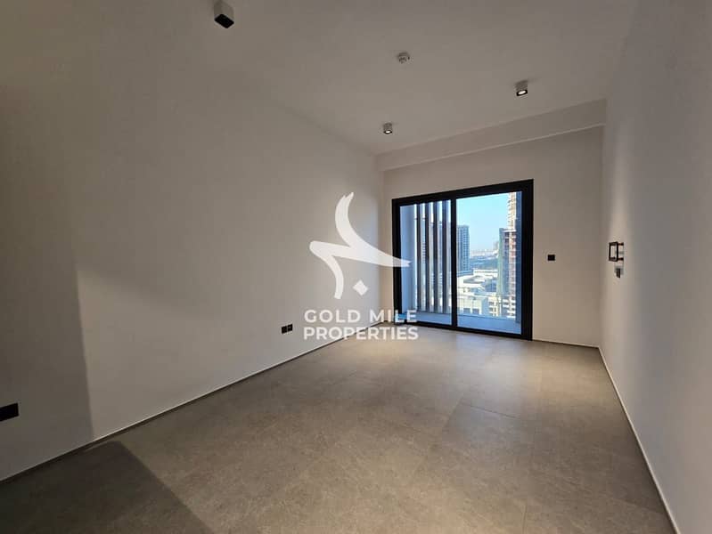 MODERN 1 BHK - SPACIOUS BIG LAYOUT - FAMILY BUIILDING - PRIME LOCATION