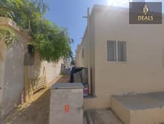 منزل للبيع في الراشدية. المساحة: ٢٠٠٠ قدم مربع. ٦ غرف نوم، ٤ حمامات، ومطبخ. المنزل شاغر. السعر المطلوب: ٦٧٠,٠٠٠ درهم إماراتي