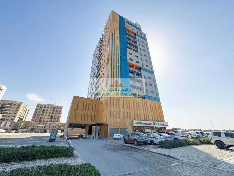 12 CHEQUES | Balcony | Courtyard View