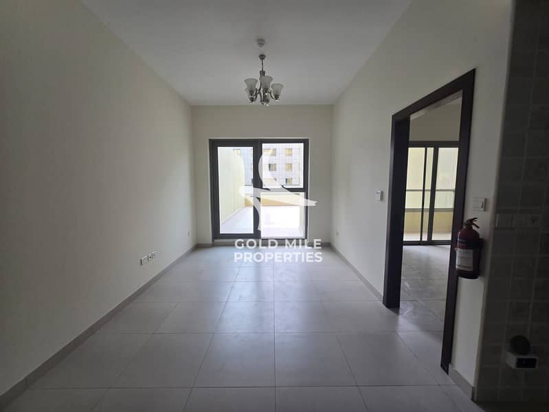 MODERN 1 BHK - FAMILY BUILDING - PRIME LOCATION