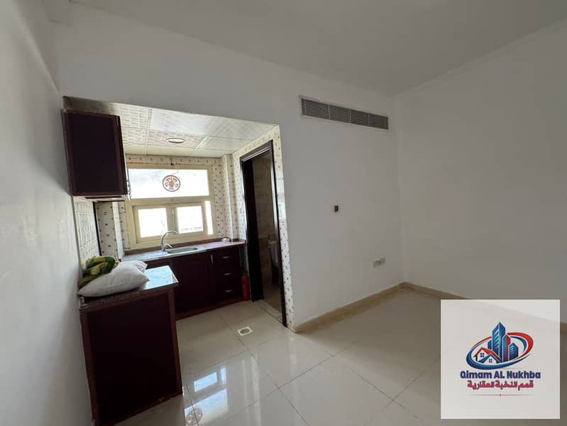 Sharjah Studio in Al Qulay’ah – Central AC & Cooling, Central Gas, Practical Layout, Rent AED 17,000, 4 Cheques, Ready to Move-In