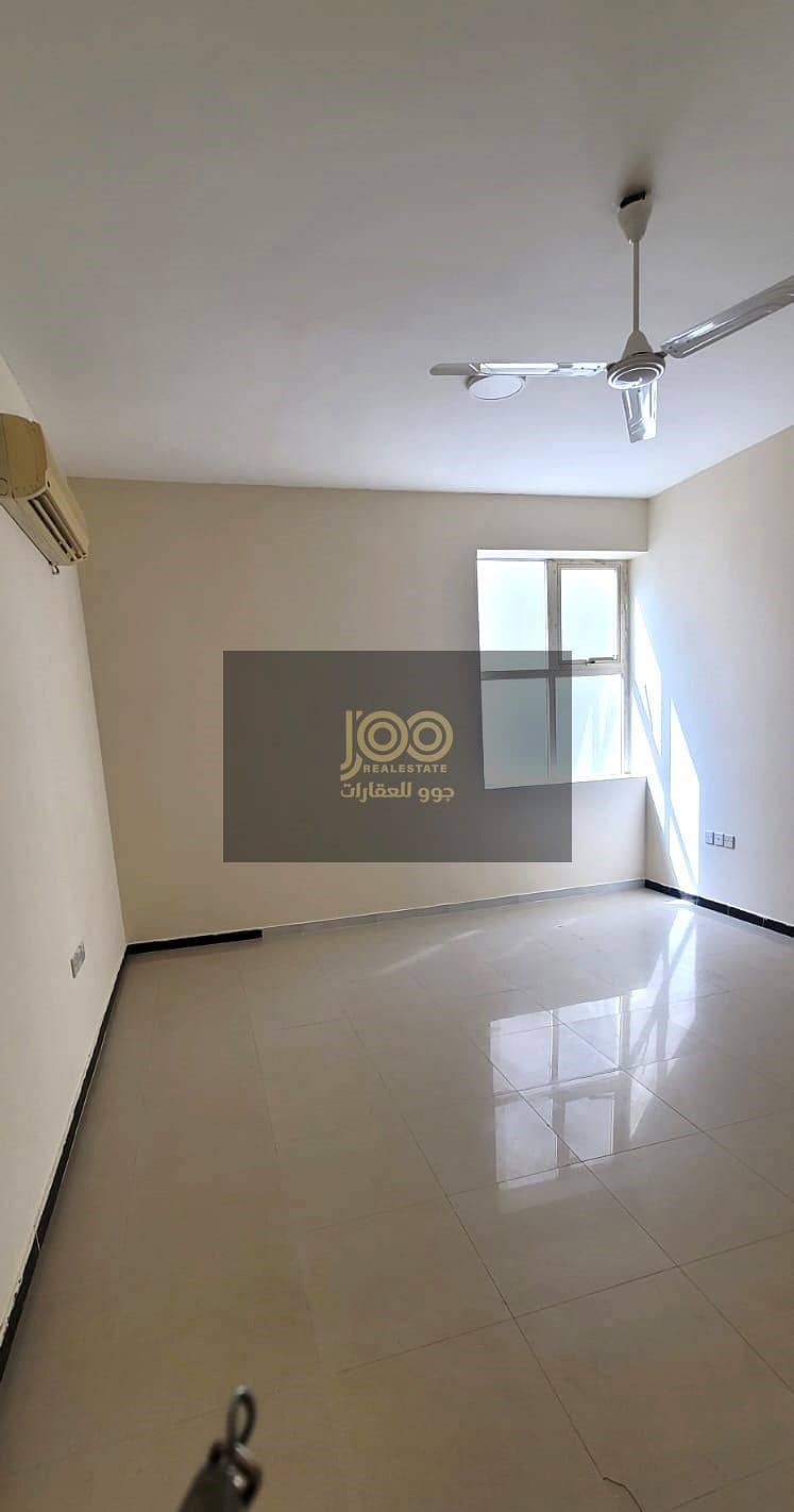 Located in a vibrant area close to all services. New maintenance.