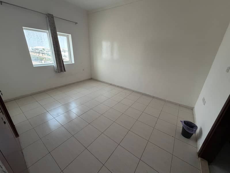 Very spacious 2 bedroom apartment for rent in Al Rashidiya 1 Ajman near Nesto AED 40K in 6 payments master bedroom 2 bathrooms built in wardrobes prim