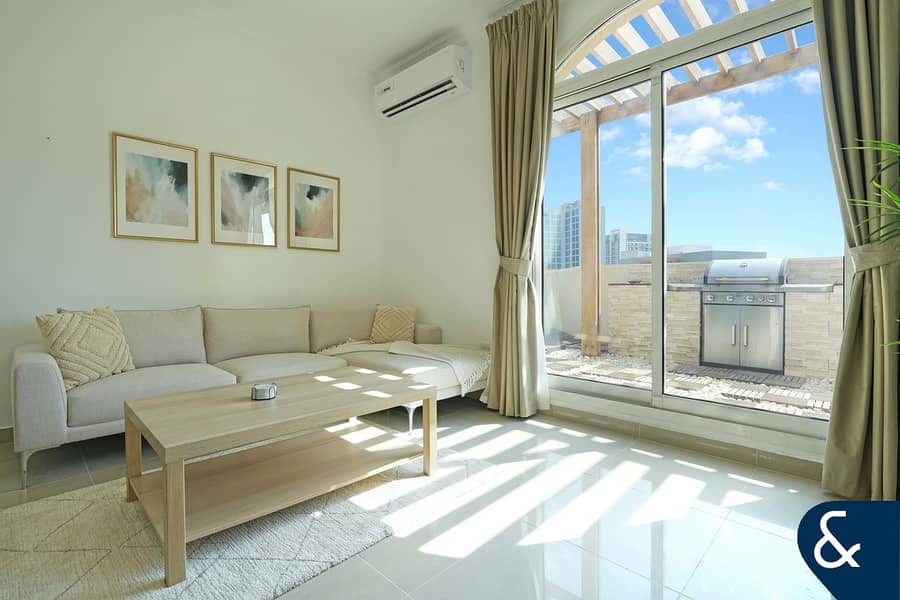 2 Beds / Spacious Apartment / Large Balcony