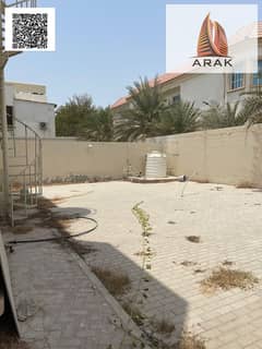 فيلا سكنية فاخرة للإيجار في الجرف خلف الجامعة – مساحة 15000 قدم وسعر مغري!