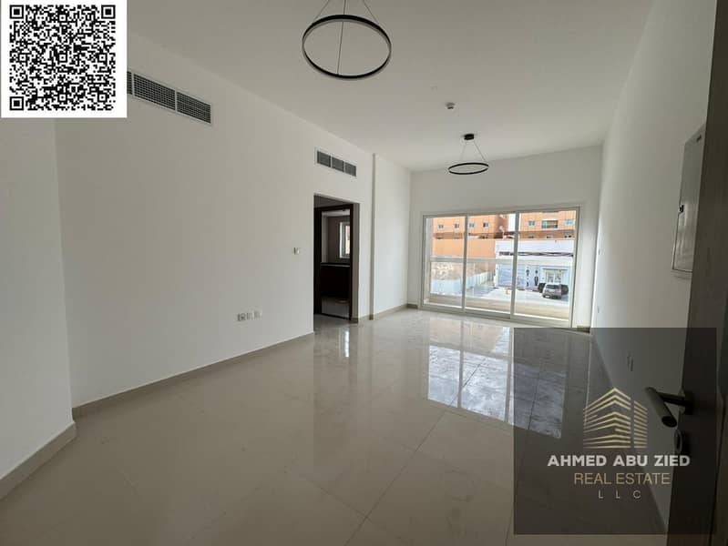 Master bedroom and living room | 2 bathrooms | Balcony | Central air conditioning | First occupant | Prime location | Special price | Easy access to D