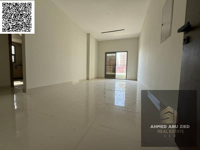 One month free | 3 bedrooms and a living room | 2 bathrooms | Balcony | Central air conditioning | First occupancy | Prime location | Built-in wardrob