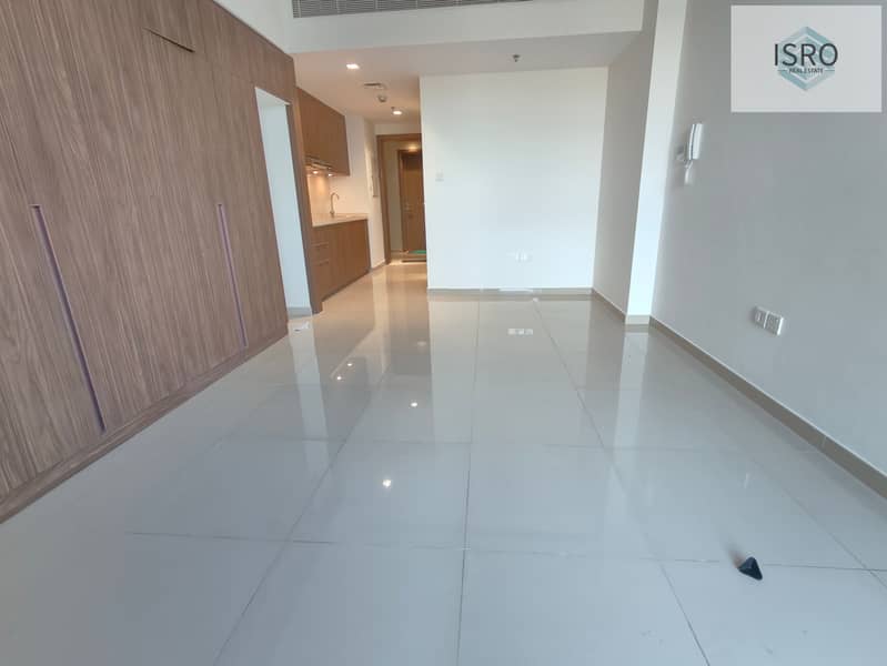 Ready to move- modern design -poll gym and Parking