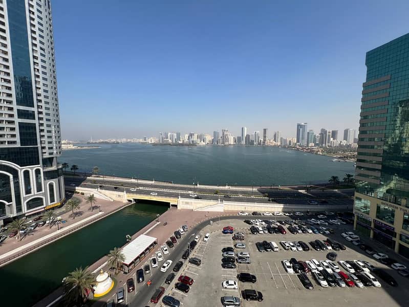 Best sea view apartment – 3 bedrooms + living room, master bedroom with built-in wardrobes, free parking, spacious layout distributed between rooms.