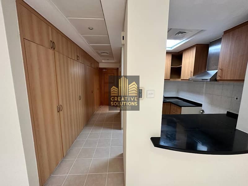 STUDIO CHILLER FREE CLOSE KITCHEN WITH BIG BALCONY