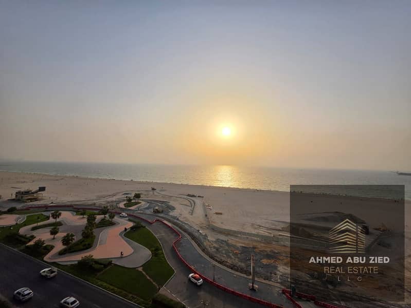 3-Bedroom Apartment with Living Room – Direct Sea View Suitable for residential or commercial use