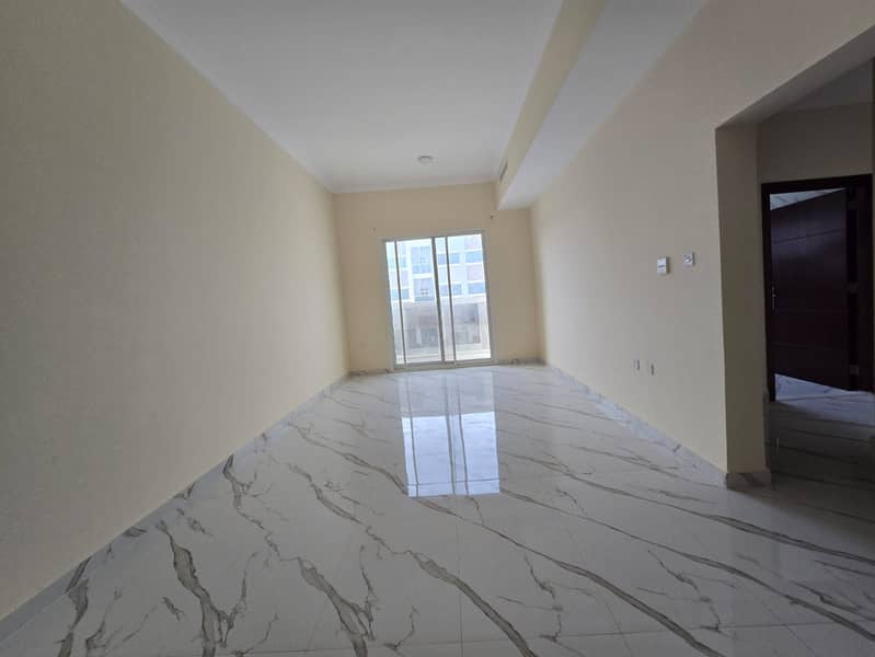 Two bedrooms and a living room, central gas, central air conditioning, two master bedrooms, large area, very prime location, free maintenance