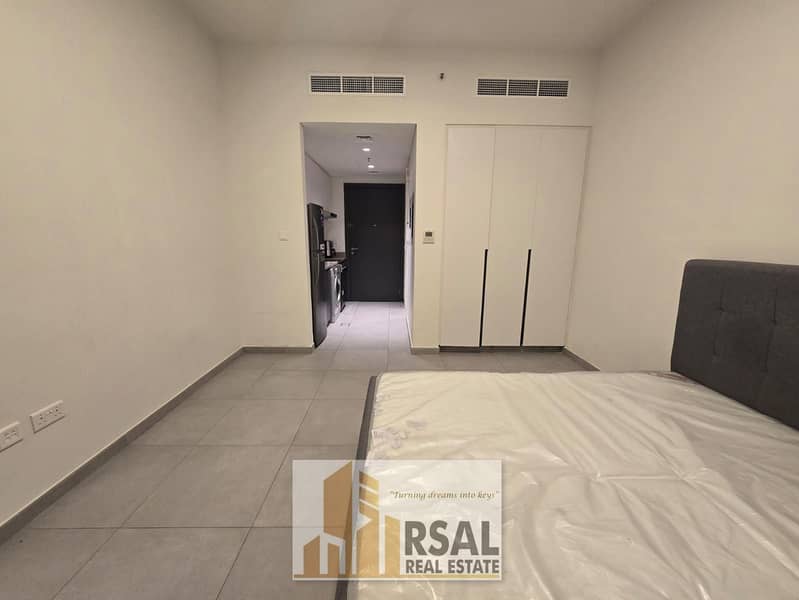Lavish Studio Apartment in East Village, Aljada