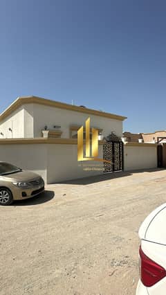 للبيع بيت عربي في الغافيه الشارقه