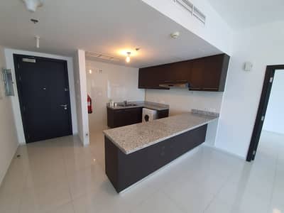 1 Bedroom Flat for Rent in Al Reem Island, Abu Dhabi - sea view Apartment For Rent in Al Reem Island with balcony 2 payment 1 Bedroom Flat for Rent in Al Reem Island, Abu Dhabi - sea view Apartment For Rent in Al Reem Island with balcony 2 payment