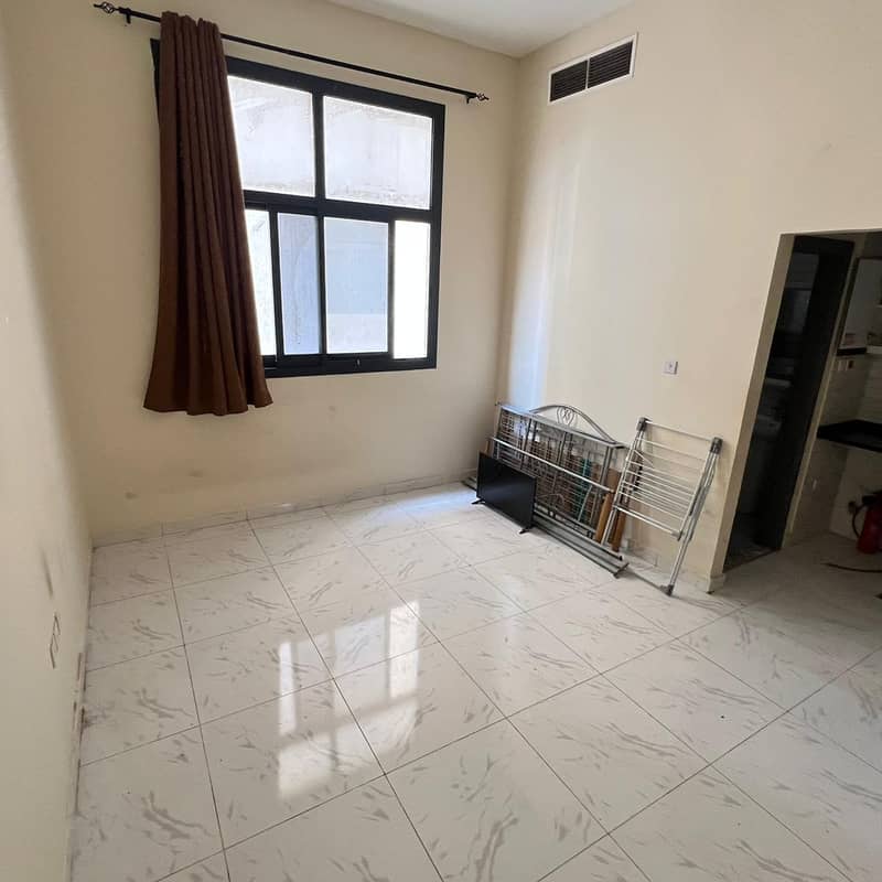 Studio for Annual Rent – Al Jurf 3, Ajman Next to China Market – prime location close to all services Studio Features: • Semi-separated kitchen