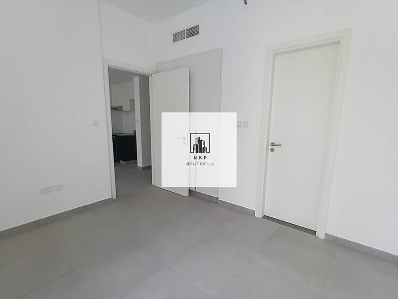 Specious luxury apartment for rent