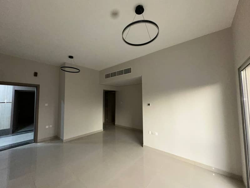 A unique opportunity to live in a brand new apartment (first occupant) with a super deluxe finish, offering you a high level of comfort and luxury.