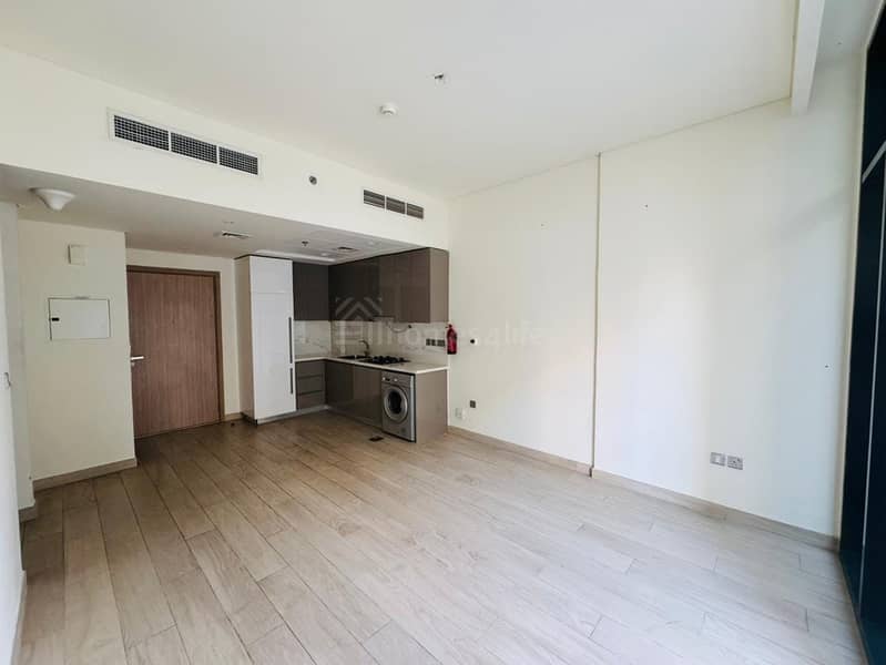 LARGEST LAYOUT | BIG BALCONY | PREMIUM UNIT LARGEST LAYOUT | BIG BALCONY | PREMIUM UNIT