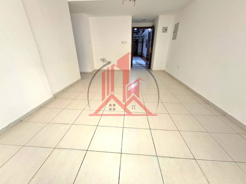 Spacious 1BHK/ Gym poll Free/ For Family Or Frindly