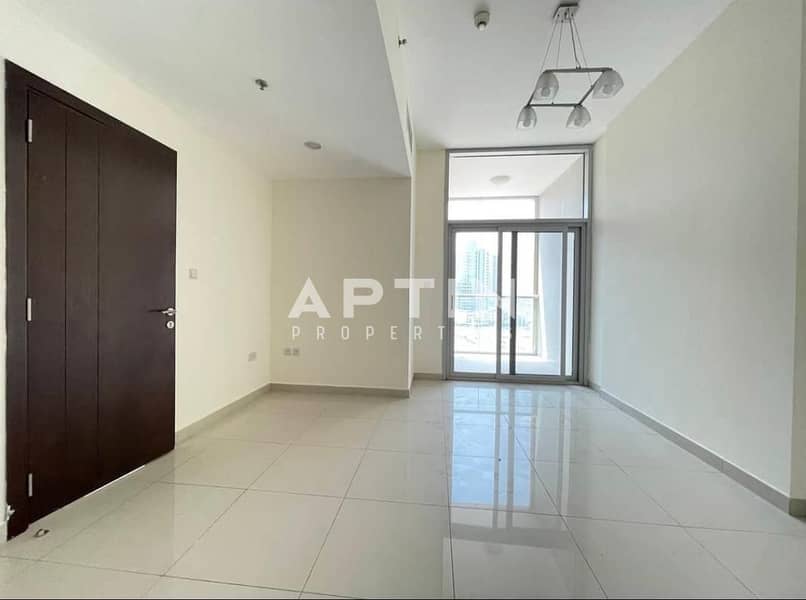 Contemporary 1 BHK | 2 Bathrooms | Balcony | Closed Kitchen | Gym & Pool | Al Zarooni Building, DLRC