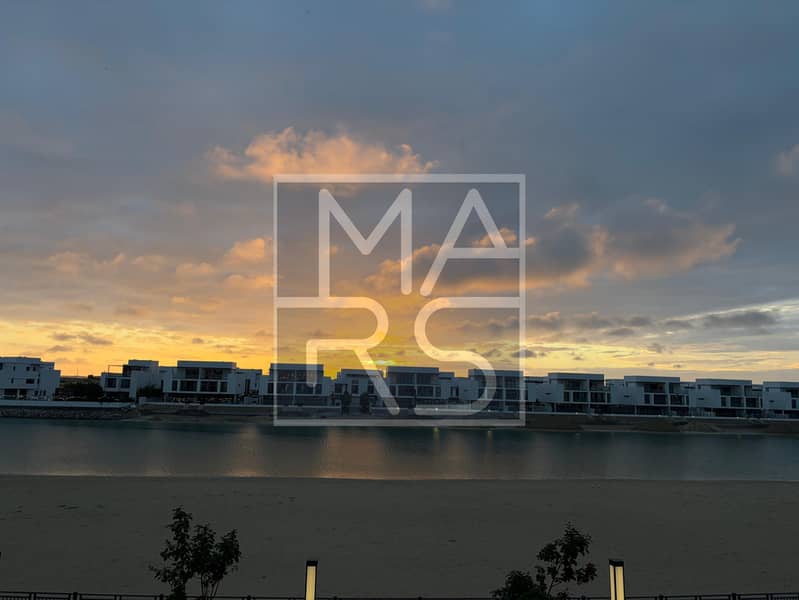 Spacious Studio Design | Brand-New | Beach-View Balcony