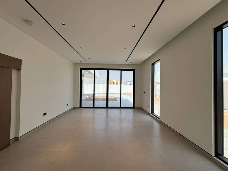 Spacious 5-BR|Majlis & Maids Room| Garden - Image 7