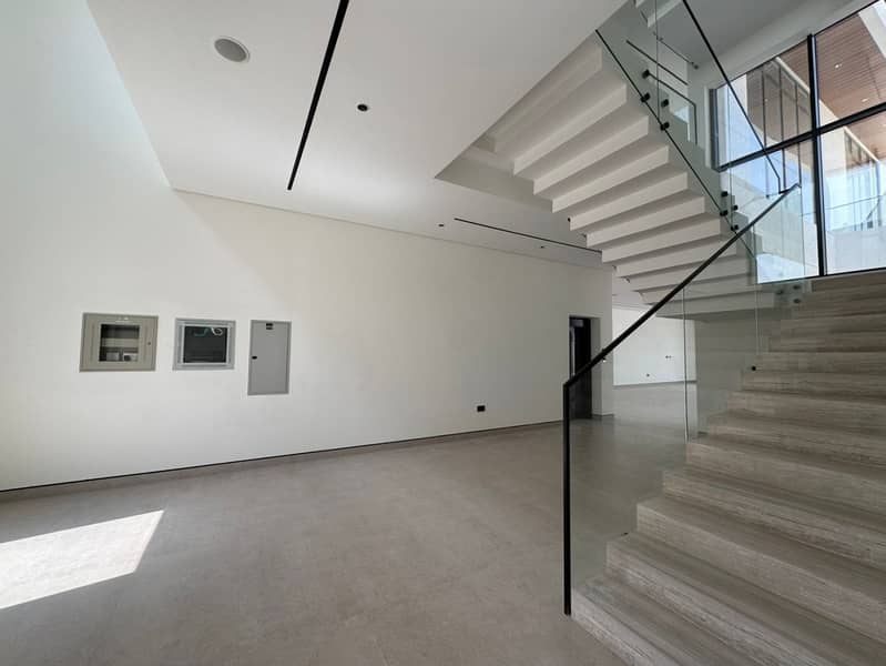 Spacious 5-BR|Majlis & Maids Room| Garden - Image 8