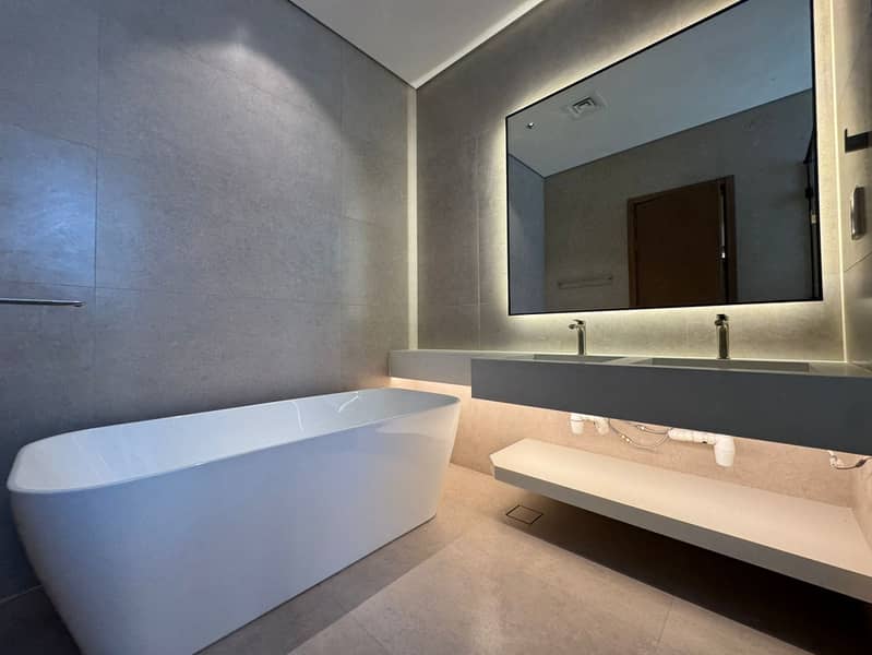 Spacious 5-BR|Majlis & Maids Room| Garden - Image 32