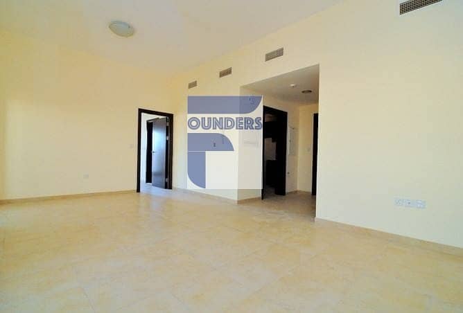 Closed Kitchen | Balcony | Spacious 1 Bed