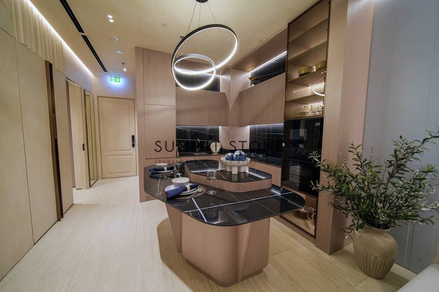 3 690505bf73b3e2f1bc5b34a4_kitchen 368 Park Ln. JVC. jpg