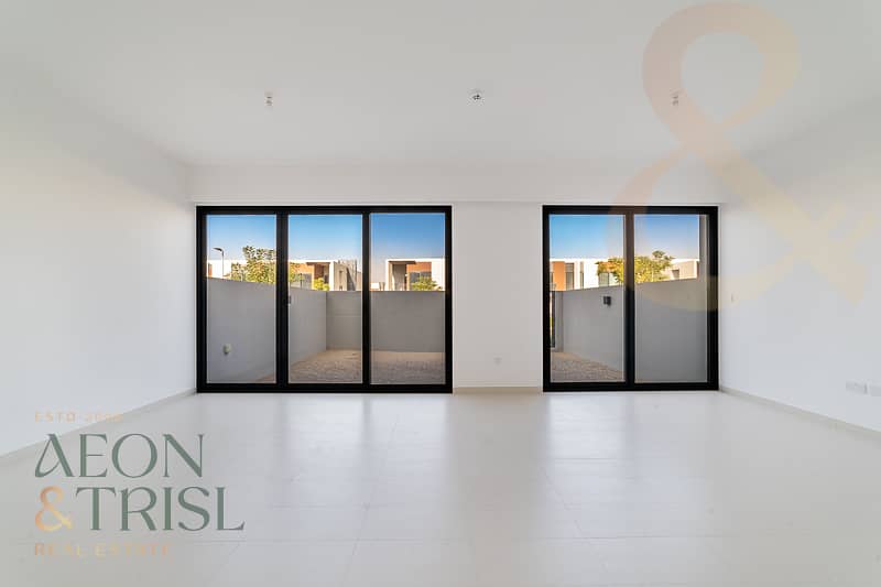 Single Row l Corner Unit l Spacious Villa