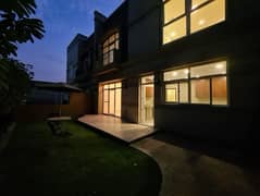 بالقرب من مردف سيتي سنتر | جميع الجنسيات | واسع