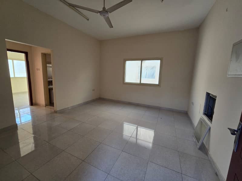 A beautiful one-bedroom apartment for annual rent in Al-Aliya, located behind Bait Al-Mutawhid in a strategic and vibrant location, close to all daily
