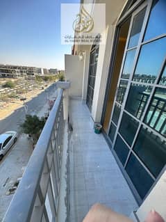فيلا للإيجار في عجمان – أب تاون، مكونة من 3 طوابق بتصميم عملي ومناسب للسكن العائلي، في منطقة هادئة وقريبة من جميع الخدمات. تفاصيل الفيلا: الطابق الأر