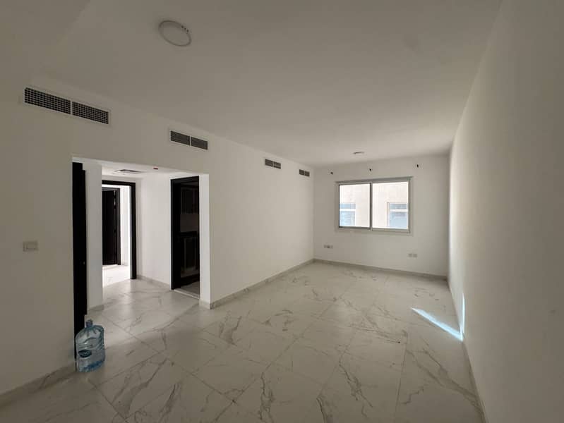 Spacious apartment with excellent layout, two bathrooms, and a superb master bedroom. Large, well-lit kitchen and bright overall apartment. Central ai