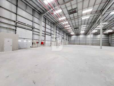 Warehouse for Rent in Al Dhafrah, Abu Dhabi - High-Quality Warehouse with High Specification