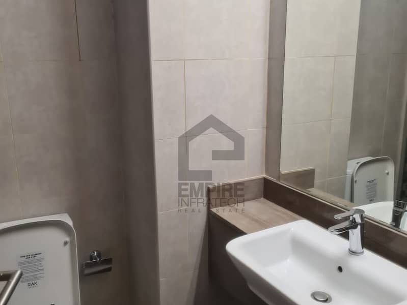 FULLY FURNISHED | HIGH FLOOR | READY TO MOVE