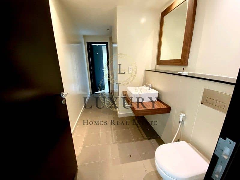 8 listing_1576257631767517_image (2). jpg