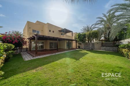 5 Bedroom Villa for Sale in The Meadows, Dubai - Immaculate Family Home in Prime Location