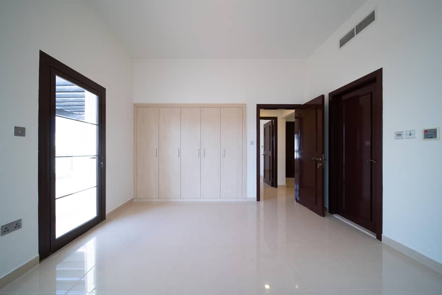 2 7R200016. jpg