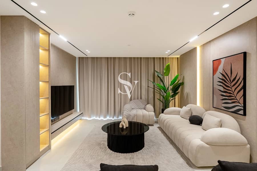 Resale Huge Unit | Closed Kitchen | Pool View Resale Huge Unit | Closed Kitchen | Pool View