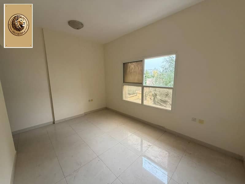 Studio with a separate kitchen in Al Naeemiyah 3. Prime location opposite Sharjah and behind Al Safeer. Central air conditioning.