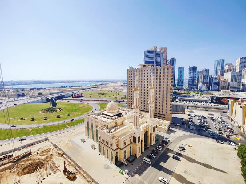 Burj khalifa view balcony Gym pool free 2 Balcony open see view Ready to move