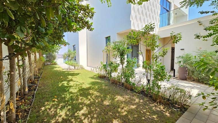18 WhatsApp Image 2025-10-23 at 15.44. 08_93b0f3ef. jpg