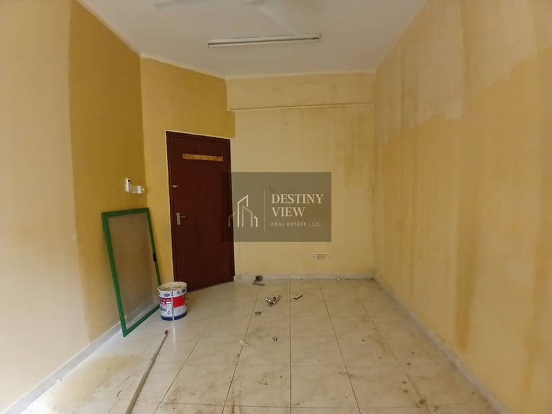 Lavish and like fully faimly building 1bhk with balcony rent just 28k