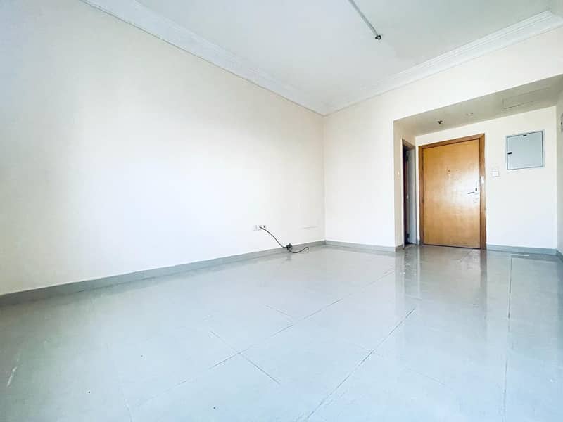 BIGGEST APARTMENT!!2BHK APARTMENT WITH BALCONY AND CENTRALISED AC AND CENTRALISED GAS JUST IN 40k